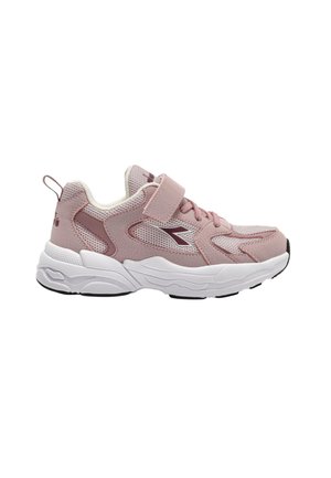 Sneaker sportiva rosa chiaro con suola spessa bianca, tomaia in mesh e materiale sintetico, cinturino con Velcro e linguetta sul tallone.