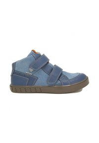 Scarpa alta blu realizzata in suede e materiali sintetici. Presenta due cinturini in velcro regolabili e una suola in gomma marrone con texture a puntini.