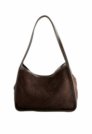 Borsa a spalla intrecciata in marrone con bordi in pelle liscia, caratterizzata da una forma arrotondata e un ampio scomparto principale per un facile accesso.