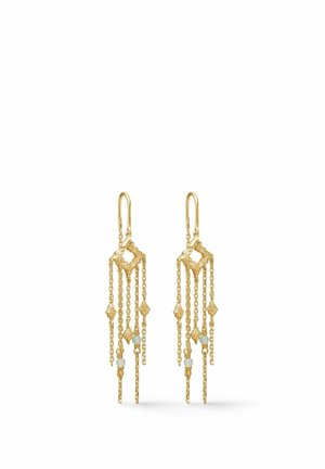 Cerceii în nuanță aurie prezintă lanțuri care curg în cascadă, cu accente geometrice și mărgele mici, evidențiind un design delicat, stratificat.