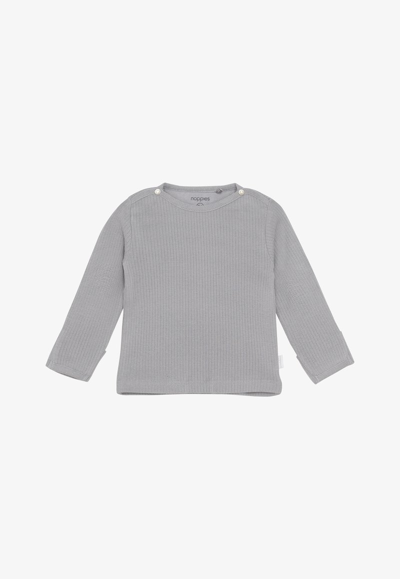 Hellgraues geripptes langärmliges Kleinkind-Shirt mit rundem Halsausschnitt und zwei Druckknöpfen an der Schulter, flach auf weißem Hintergrund ausgelegt.