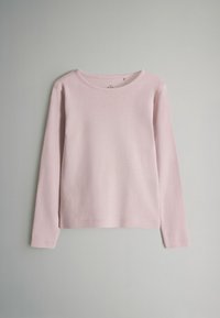 Dlhý rukáv, tričko s okrúhlym výstrihom v mäkkej ružovej tkanine, s hladkou textúrou a jednoduchým dizajnom bez viditeľných vzorov alebo akcentov.