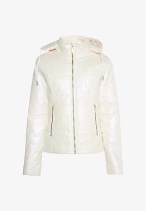 Pudeblød jakke i blank cremefarvet stof med hætte. Har guld lynlåse, sidelommer og et diamant quiltet mønster.