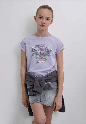 - T-shirt z nadrukiem