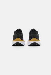 Nike Performance STRUCTURE 25 - Løpesko for vei - summit white/black/platinum tint/bronzine/amber brown/white