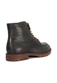 Leather ankle boot in dark gray with orange laces, round toe, rugged tan sole, and metal eyelets. Textured finish and padded collar.