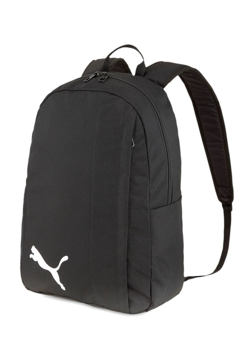 Zaino in tessuto nero con spallacci imbottiti, tasca frontale con zip e logo Puma bianco sul lato inferiore. Forma rettangolare, design minimal.
