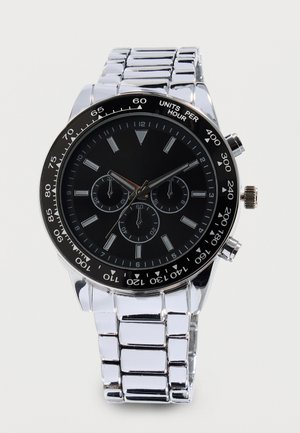 Orologio da polso da uomo in argento con quadrante nero, tre subquadranti, ghiera tachimetrica e cinturino in metallo a maglie.