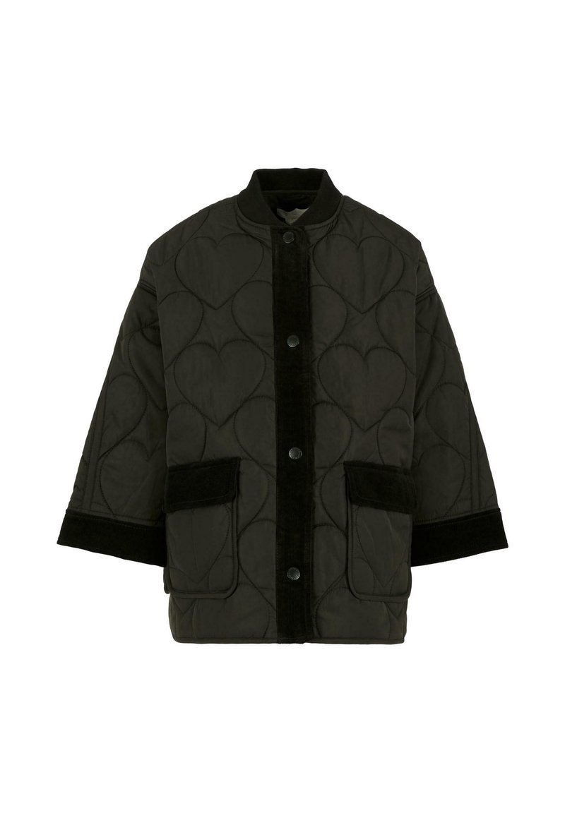 Gequilted zwarte jas met hartpatroon, corduroy accenten, drukknoopsluiting en twee voorzakken. Heeft een relaxte pasvorm en een kraag.