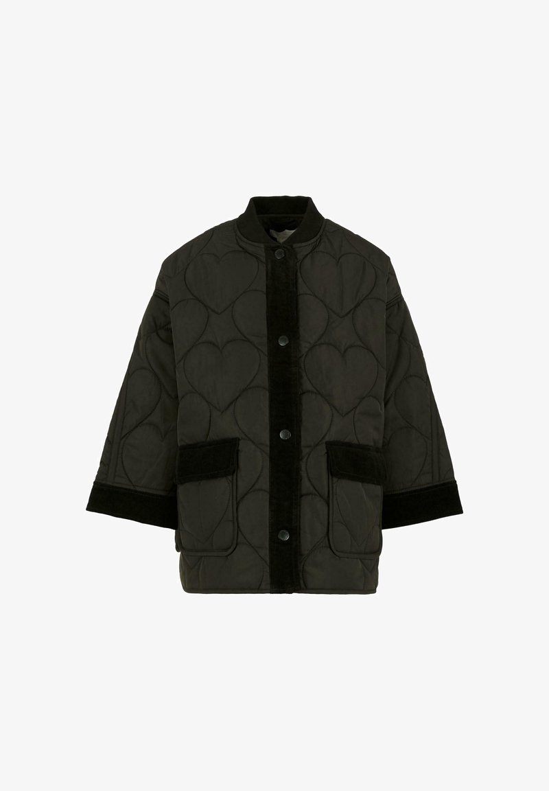 Gequilted zwarte jas met hartpatroon, corduroy accenten, drukknoopsluiting en twee voorzakken. Heeft een relaxte pasvorm en een kraag.