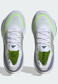 adidas Performance ULTRABOOST LIGHT - Hardloopschoenen voor op de weg - cloud white blue lucid lemon