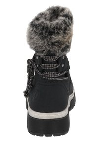 Svart stövel med en texturerad grå fuskpälskrage, som har en tjock sula, rutiga snören och metallöglor för säker fastsättning.