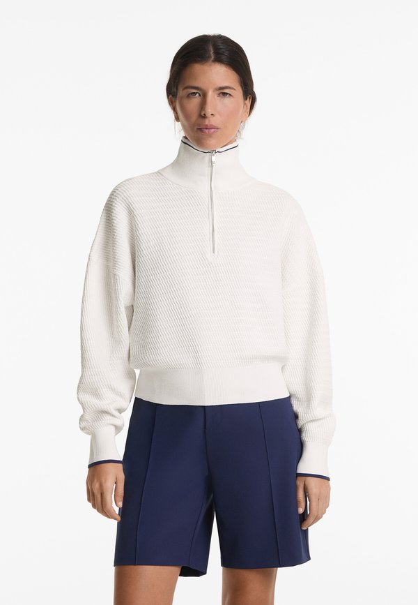 RAISED NECK KNIT - Strickpullover