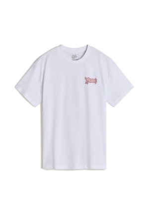 Weißes Baumwoll-T-Shirt mit kurzen Ärmeln, ausgestattet mit einem kleinen rosa Logo auf der linken Brust. Glatte Textur, standardmäßiger Rundhalsausschnitt.