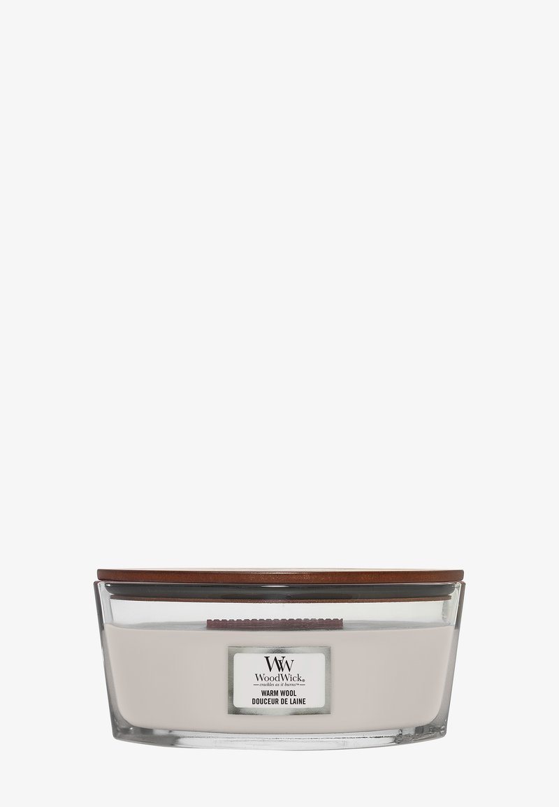 Bougie parfumée WoodWick Warm Wool dans un récipient en verre clair avec un couvercle en bois et une mèche en bois.