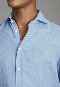 Reiss REGULAR FIT - RUBAN BUTTON THROUGH  - Hemd - sky blue
