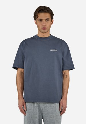 Rank 1: Pegador - RAVELLO OVERSIZED TEE - Print T-shirt