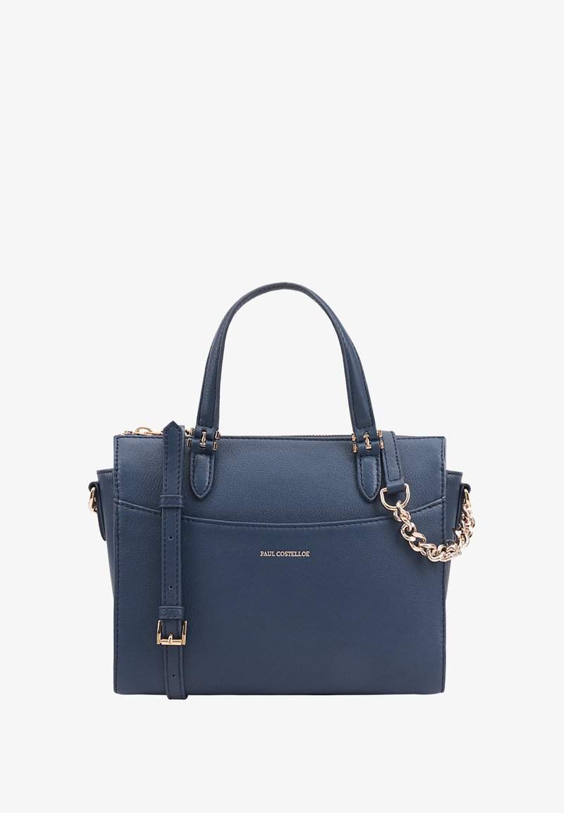 Sac à main synthétique bleu marine avec poignées doubles et sangle en chaîne amovible ; présente une surface texturée et un détail de logo sur le devant.