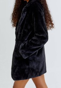PULL&BEAR Vinterfrakke - black