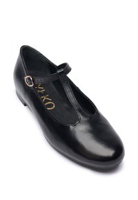 Mustad nahast T-rihmaga kingad väikese kontsaga, millel on reguleeritava pandlaga rihm ja siledapinnaline, läikiv tekstuur.