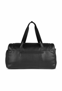 Sac de sport en cuir noir avec des poignées en tissu doubles, forme arrondie, finition texturée et une poche zippée sur un côté.