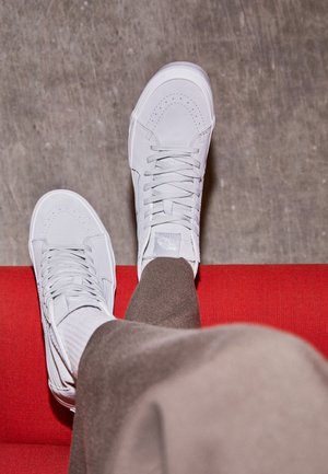 SK8-HI TAPERED STACKFORM - Zapatillas altas - dawn blue/true white