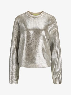 Hopeanmetallinen neulottu pusero, jossa on pitkät hihat ja pyöreä pääntie. Se on heijastavaa ja kiiltävää materiaalia, jossa on resorit hihansuissa ja helmassa.