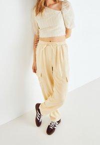 Pepe Jeans Cargobyxor - beige