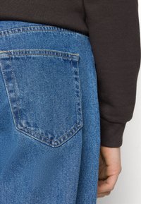 Only & Sons ONSFADE RIGID BOX PIM  - Ohlapne kavbojke - medium blue denim