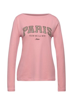 Vaaleanpunainen pitkähihainen paita, jossa on leveä kaula-aukko ja graafinen printti, jossa lukee "PARIS CLUB DE LA RUE" beigen ja mustan värisen tekstin kera.