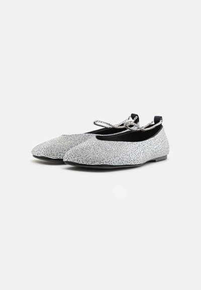 Stine Goya REELO - Baleríny s páskem - jet black
