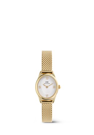 Orologio da polso Daniel Wellington in tono oro con quadrante bianco, numeri romani come indicatori delle ore e cinturino in rete metallica, posizionato al centro su sfondo bianco.