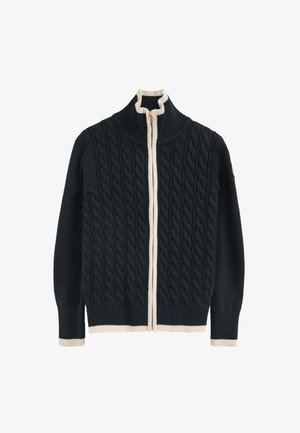 Cardigan in maglia lavorata a trecce blu navy con collo alto, rifiniture crema, cerniera integrale e polsini e orlo a coste. Tessuto morbido, motivo dettagliato sul corpo.