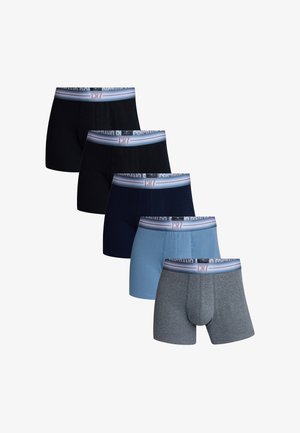 Fünf Paare Herren-Boxershorts in Schwarz, Marineblau, Hellblau, Grau und Dunkelgrau, mit einem Bund mit "CR7"-Branding.
