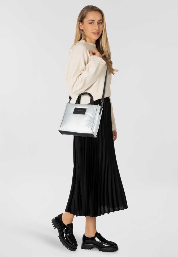 TTPATTI S - Handtasche - silver