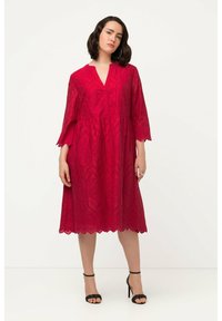 Ulla Popken EN AJOURÉE LIGNE EN A COL ET MANCHES 3/4 - Freizeitkleid - red