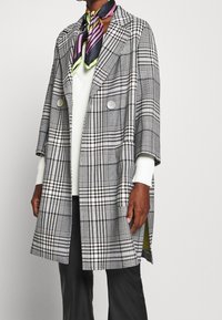 Culture Stickad tröja - beige