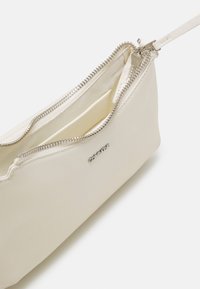 Calvin Klein EMMA CROSSBODY BAG - Torba čez telo - bright white