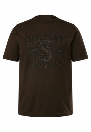 Ciemnobrązowa koszulka z krótkim rękawem z wyblakłym czarnym graficznym napisem "Steel Plant Production" i przemysłowym emblematem węża na przodzie.