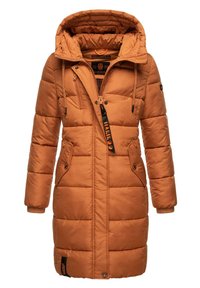 Kuddrad, lång jacka i en varm orange färg. Funktioner inkluderar en huva, dragsko, två framfickor och dragkedjestängning med logodetalj.