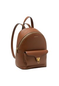 Zaino in pelle marrone dalla forma arrotondata, con cerniera dorata, tasca frontale con patta e spallacci regolabili. Superficie con dettaglio texturizzato.