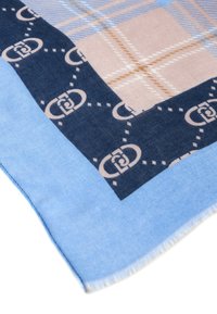 Sciarpa in misto lana con un motivo a quadri multicolore nei toni del rosa pastello, blu e navy, decorata con accenti grafici e bordi frangiati.