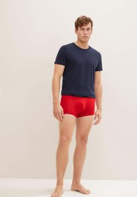 Unausgewählt, red medium