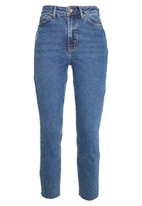 Jeans de mezclilla azul de cintura alta con corte recto, que cuentan con un cierre de botón, bucles para cinturón y una sutil textura desgastada en toda su superficie.