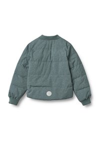 Grüne, puffige Jacke mit einem gerippten Kragen und Bündchen, die aus einem strukturierten Stoff besteht. Ein zirkuläres Logoakzent ist auf der Rückseite sichtbar.