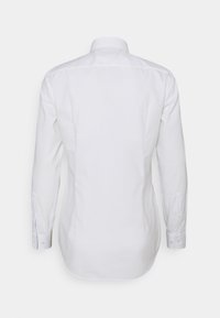 Chemise blanche à manches longues avec une coupe droite, un col classique et des poignets boutonnés. Tissu en coton lisse avec une texture unie. Vue de dos.