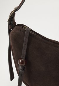Becksöndergaard TACEY BAG - Borsa a mano - chocolate torte