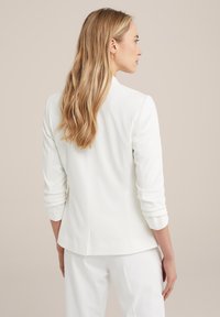 WE Fashion Blézer - white