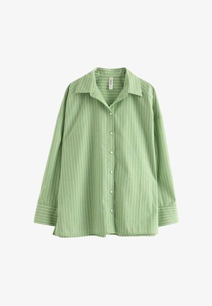 Lysegrøn knap-op skjorte med lange ærmer, hvide lodrette striber og spids krave.