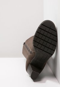 Tamaris Stivali alti - dark brown